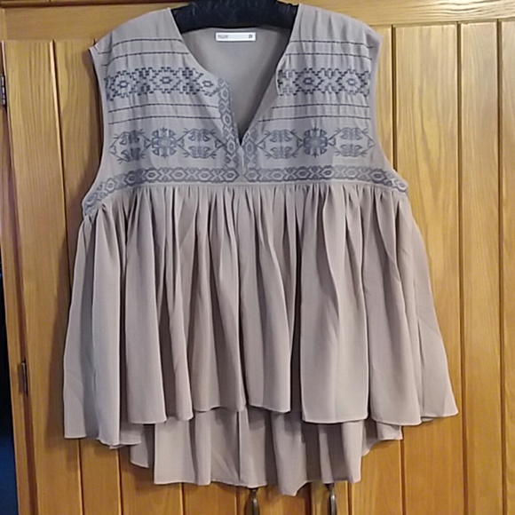 inLUV Embroidered Sleeveless Hi Low Top Size 2X - Picture 1 of 6